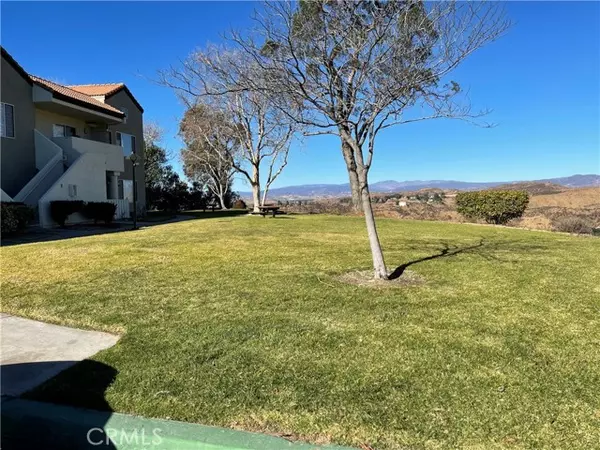 Newhall (santa Clarita), CA 91321,24435 Valle Del Oro #101