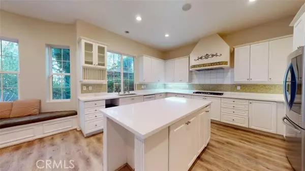 Valencia (santa Clarita), CA 91355,24703 Garland Drive