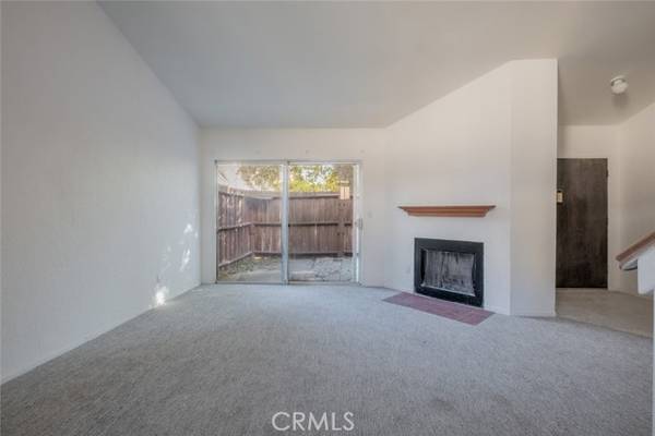 21017 Gresham Street #16, Canoga Park (los Angeles), CA 91304