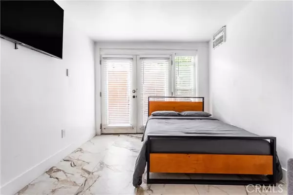 Sherman Oaks, CA 91403,14818 Round Valley Drive #C