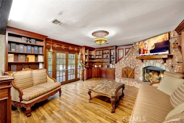 Newhall (santa Clarita), CA 91321,21161 Placerita Canyon Road