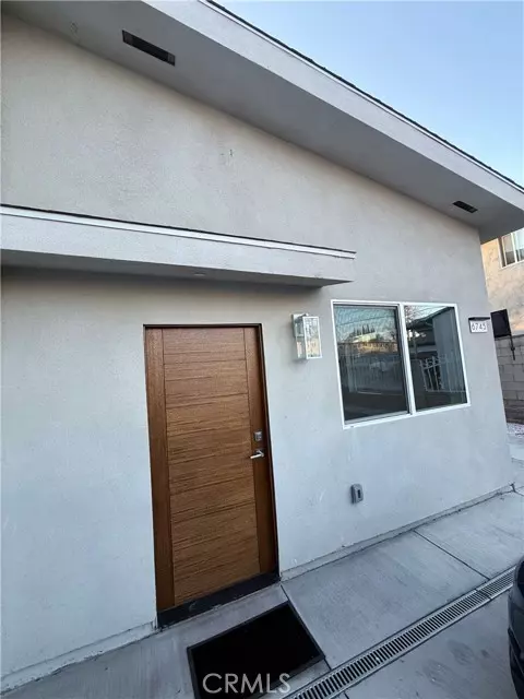 6745 N. Atoll Avenue, North Hollywood (los Angeles), CA 91606