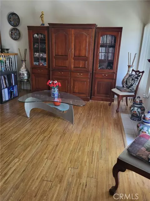 Granada Hills (los Angeles), CA 91344,15775 Midwood Drive #3