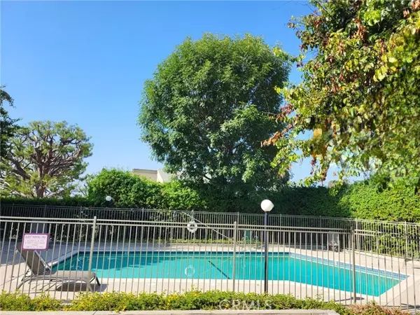 Granada Hills (los Angeles), CA 91344,15775 Midwood Drive #3