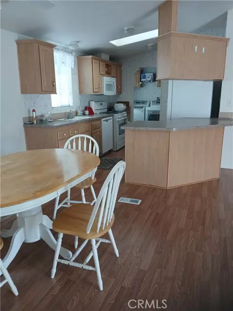 28 Dover, Northridge (los Angeles), CA 91324