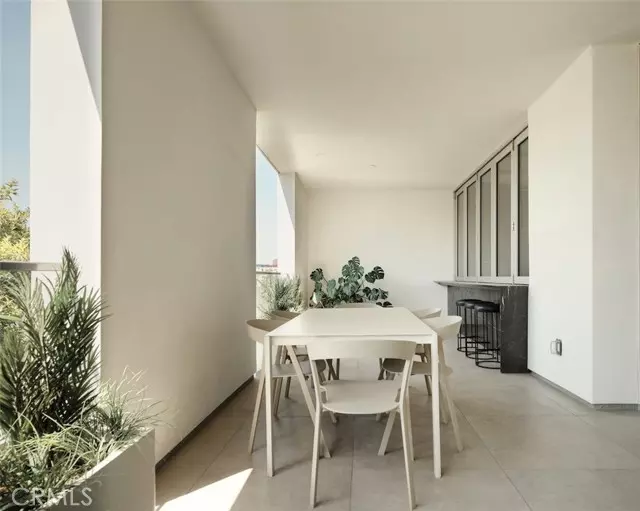 838 N Kings Road #204, West Hollywood, CA 90069