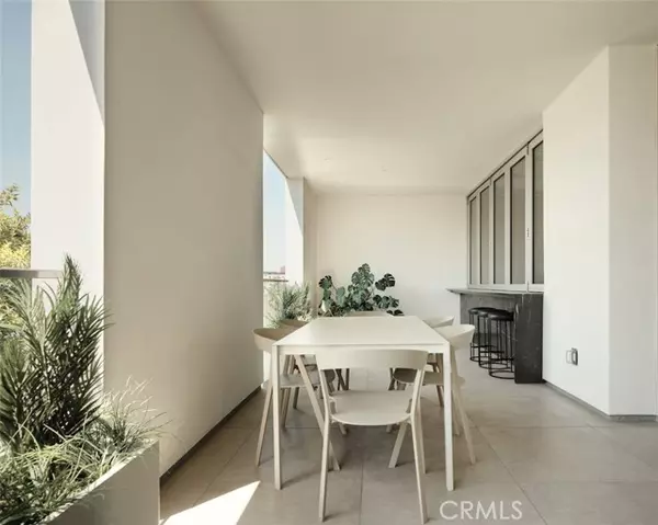 838 N Kings Road #204, West Hollywood, CA 90069