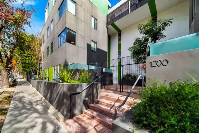 West Hollywood, CA 90069,1200 N Sweetzer Avenue #2