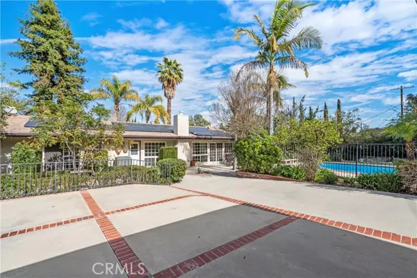 24316 Burbank Boulevard, Woodland Hills (los Angeles), CA 91367