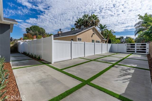 Woodland Hills (los Angeles), CA 91367,23113 Leonora Drive