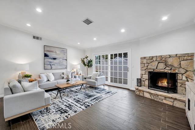 Woodland Hills (los Angeles), CA 91364,22476 Cass Avenue