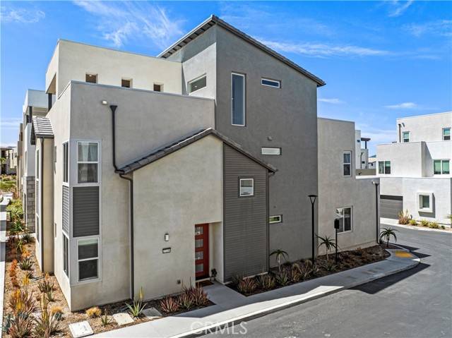 Valencia (santa Clarita), CA 91381,27230 Bush Mallow Court