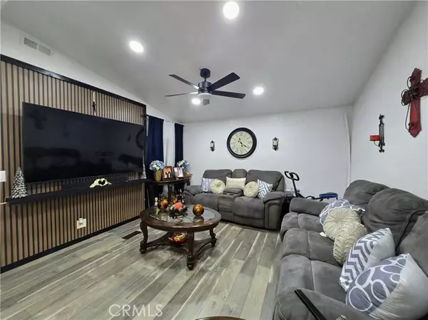 Sylmar (los Angeles), CA 91342,12401 Filmore St Space 618