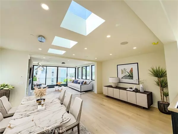 Manhattan Beach, CA 90266,404 16th Street