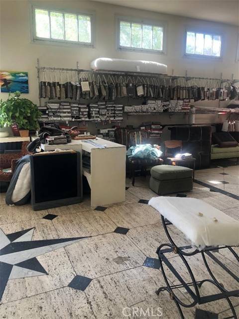 La Canada Flintridge, CA 91011,1129 Foothill Boulevard
