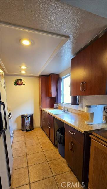 Sylmar (los Angeles), CA 91342,14287 Foothill Boulevard #33