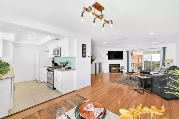 14287 Foothill Boulevard #16, Sylmar (los Angeles), CA 91342