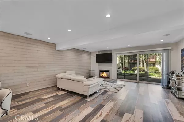 21551 Burbank # 114 Boulevard, Woodland Hills (los Angeles), CA 91367