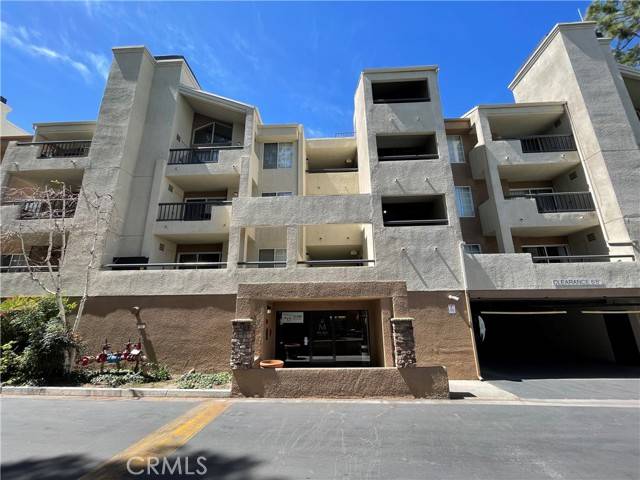 21500 Burbank Boulevard #201, Woodland Hills (los Angeles), CA 91367