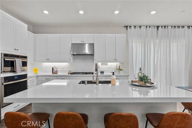 Valencia (santa Clarita), CA 91381,27209 Red Willow Court
