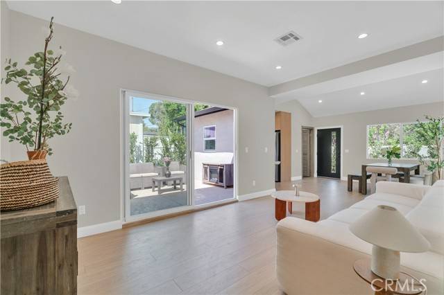 Burbank, CA 91506,1332 N Lincoln Street