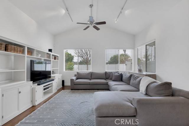 Woodland Hills (los Angeles), CA 91367,22724 Califa Street
