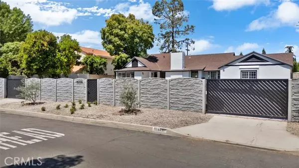 Northridge (los Angeles), CA 91325,17441 Rayen Street