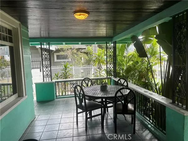 Los Angeles, CA 90004,4727 Oakwood Avenue