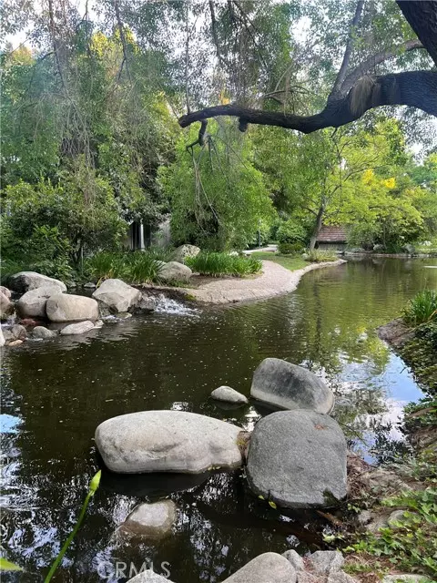 7111 Farralone Avenue #104, Canoga Park (los Angeles), CA 91303