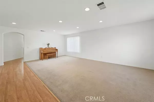 Saugus (santa Clarita), CA 91390,28652 Deer Springs Drive