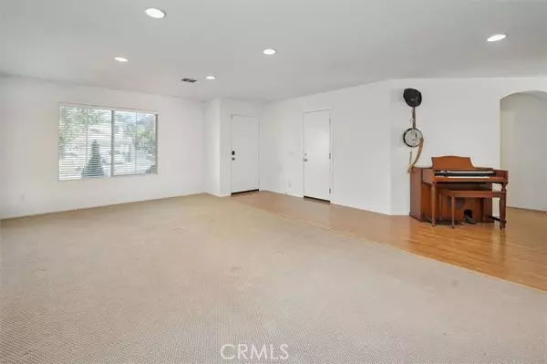 Saugus (santa Clarita), CA 91390,28652 Deer Springs Drive