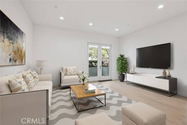 Los Angeles, CA 90028,1746 Garfield Place #101