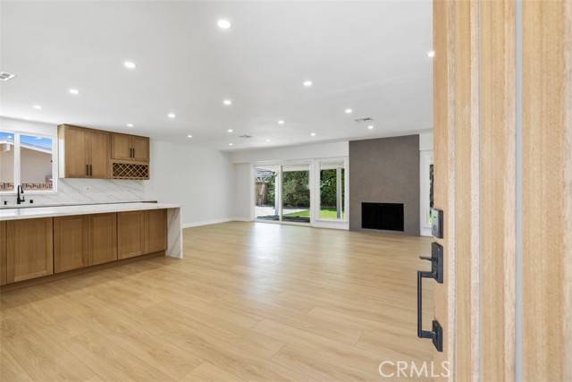 Canoga Park (los Angeles), CA 91303,22306 Marlin Place