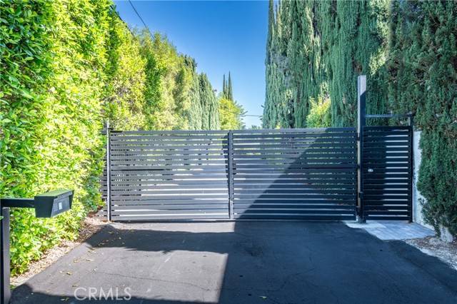 Encino (los Angeles), CA 91436,16303 Meadowridge Road