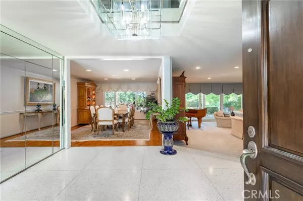 Encino (los Angeles), CA 91436,16303 Meadowridge Road