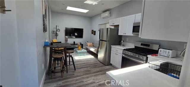 Woodland Hills (los Angeles), CA 91364,20284 Lorenzana Drive