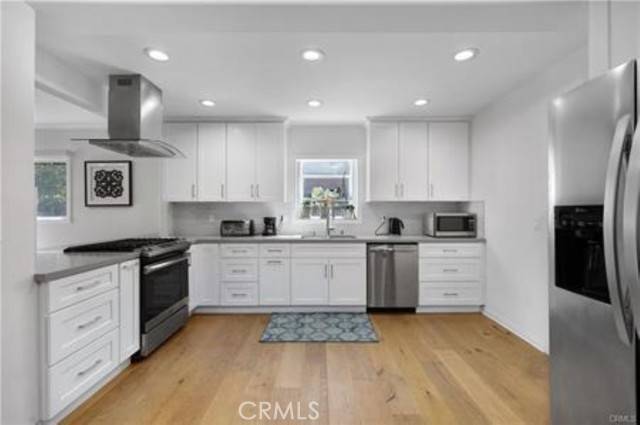 Woodland Hills (los Angeles), CA 91303,22335 Kittridge Street