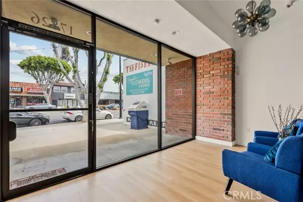Granada Hills (los Angeles), CA 91344,17826 Chatsworth Street