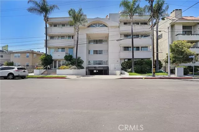 5219 Newcastle Avenue #302, Encino (los Angeles), CA 91316