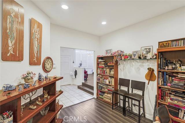 Tarzana (los Angeles), CA 91356,18730 Hatteras Street #44