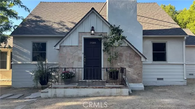 21205 Lopez Street, Woodland Hills (los Angeles), CA 91364