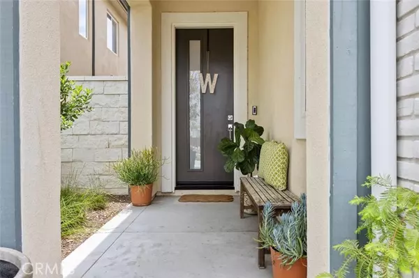 Valencia (santa Clarita), CA 91381,27227 Coyote Bush Court