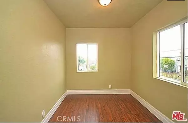 Los Angeles, CA 90011,5102 Woodlawn Avenue