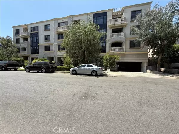 Los Angeles, CA 90048,107 N Swall Drive #304