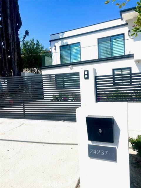 24237 Hatteras Street, Woodland Hills (los Angeles), CA 91367