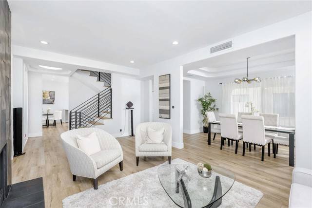 5923 Etiwanda Avenue #106, Tarzana (los Angeles), CA 91356