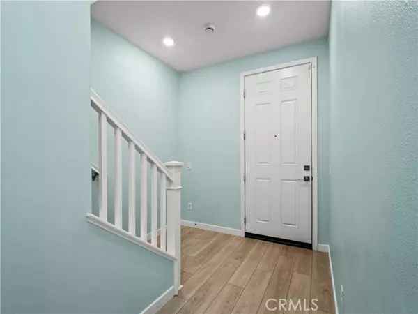 Valencia (santa Clarita), CA 91381,27148 Valley Oak Place