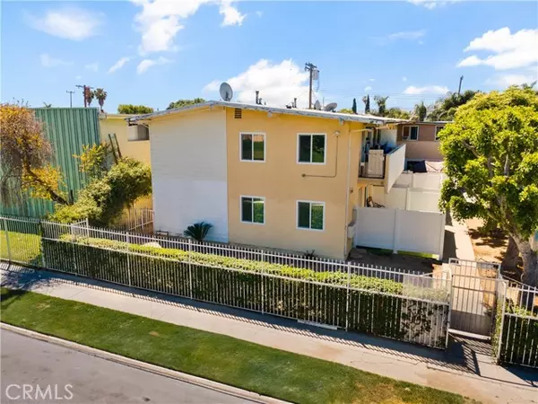Northridge (los Angeles), CA 91325,17956 Schoenborn Street