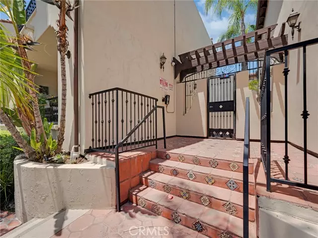 5753 White Oak Avenue #3, Encino (los Angeles), CA 91316