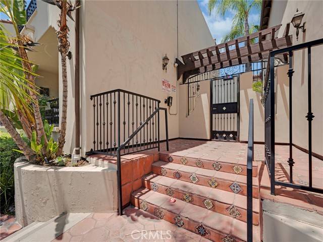 5753 White Oak Avenue #3, Encino (los Angeles), CA 91316